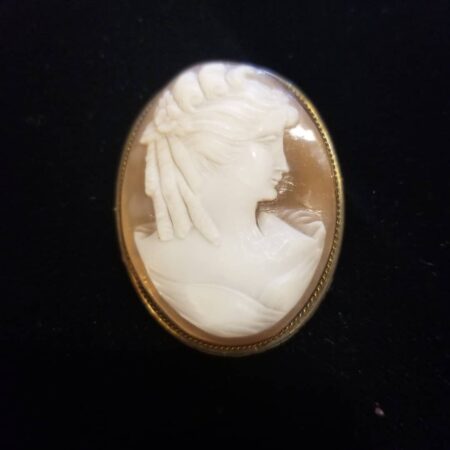 Cameo brooch of woman with ringlets