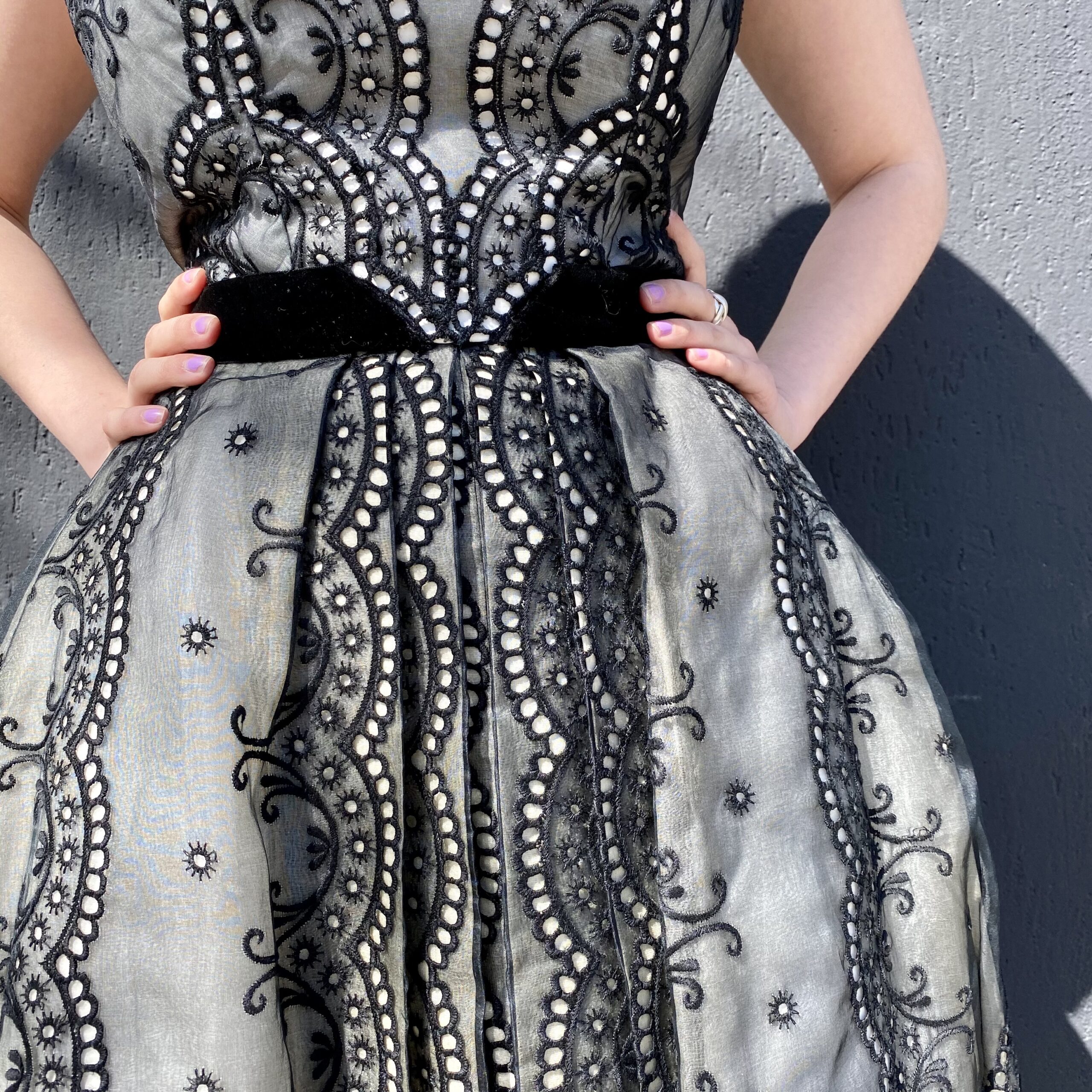 Lace pleat party dress waist detail