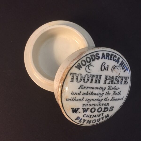 Antique Woods Areca Nut Tooth Paste jar