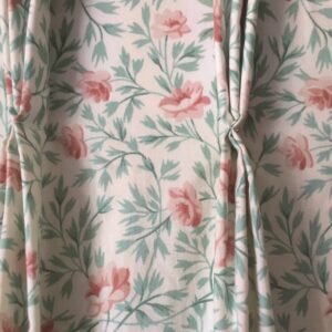 Floral print cotton curtains 42“ x 86“ per panel. Two panels lined with hooks to hang. Comes with two elasticized sashes.